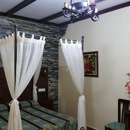 Hostal El Lirio Bollullos Par del Condado Buitenkant foto