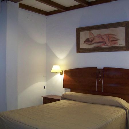 Hostal El Lirio Bollullos Par del Condado Buitenkant foto