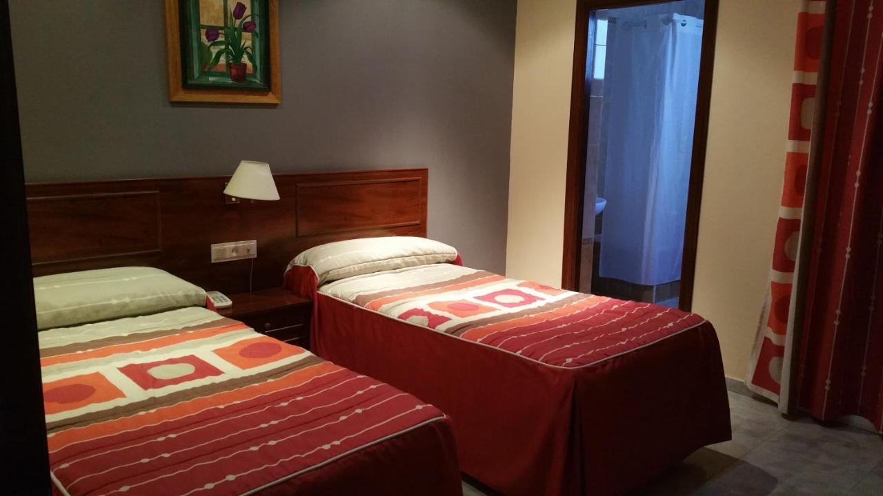 Hostal El Lirio Bollullos Par del Condado Buitenkant foto