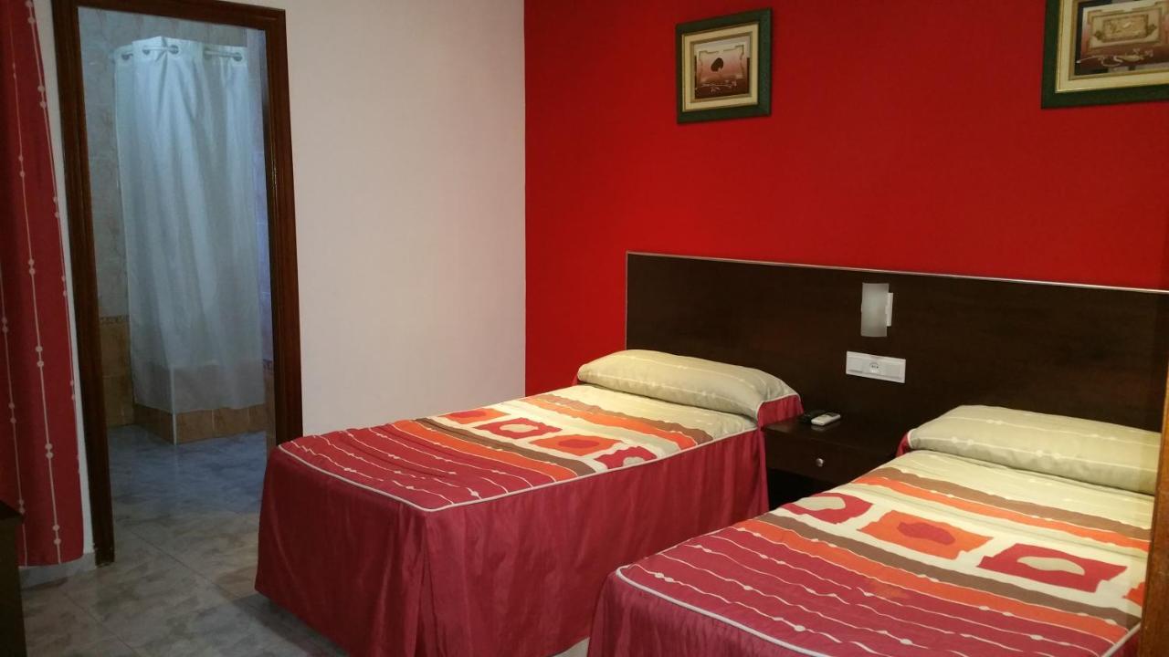 Hostal El Lirio Bollullos Par del Condado Buitenkant foto