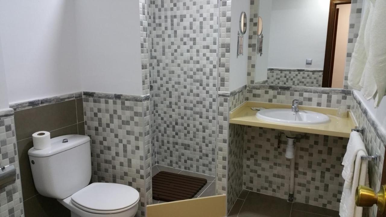 Hostal El Lirio Bollullos Par del Condado Buitenkant foto