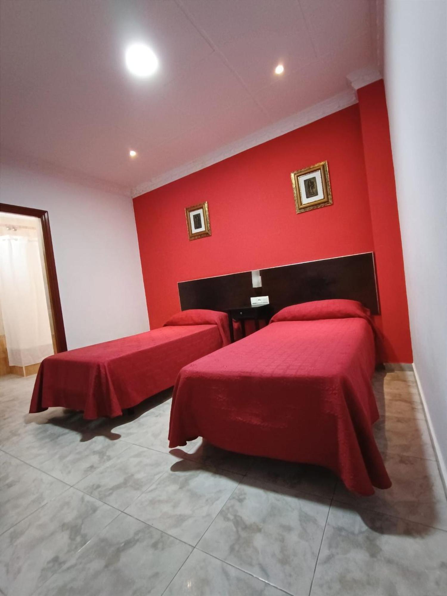 Hostal El Lirio Bollullos Par del Condado Buitenkant foto