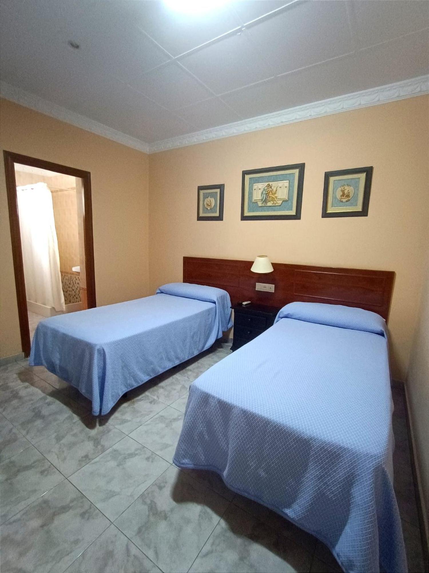 Hostal El Lirio Bollullos Par del Condado Buitenkant foto