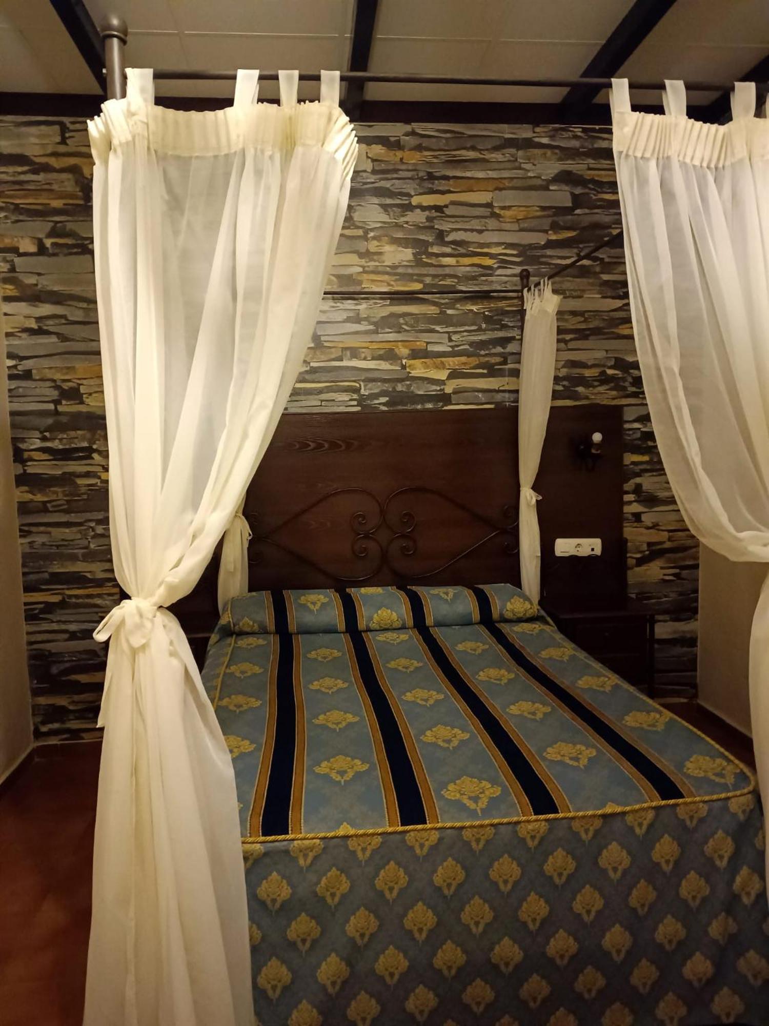 Hostal El Lirio Bollullos Par del Condado Buitenkant foto