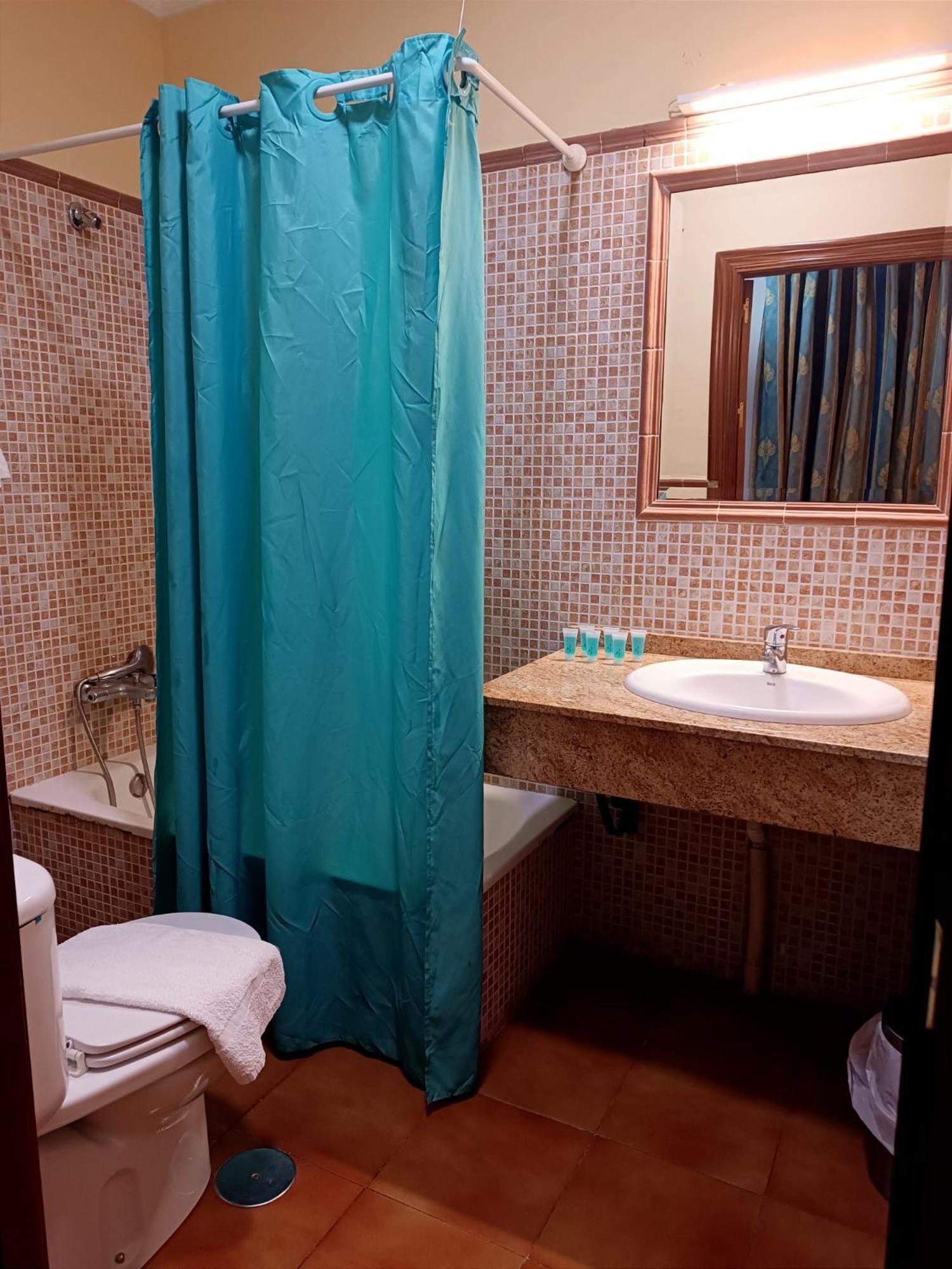 Hostal El Lirio Bollullos Par del Condado Buitenkant foto