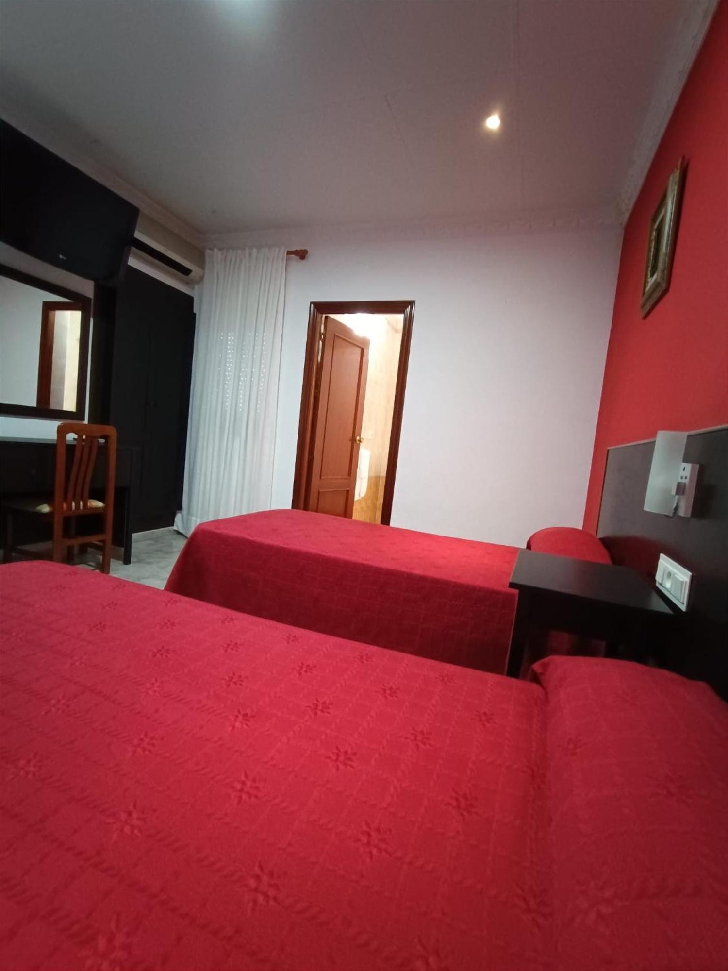 Hostal El Lirio Bollullos Par del Condado Buitenkant foto