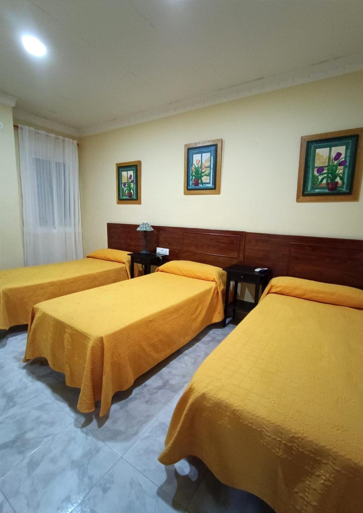 Hostal El Lirio Bollullos Par del Condado Buitenkant foto